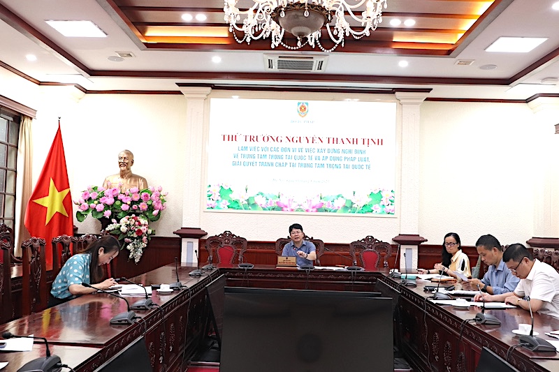 Thứ trưởng Nguyễn Thanh Tịnh làm việc về xây dựng nghị định về trung tâm trọng tài quốc tế